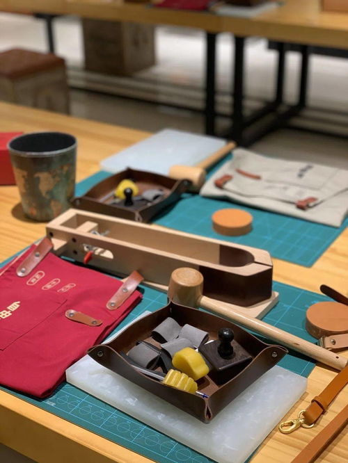 4個(gè)年輕人創(chuàng)業(yè),如今工廠(chǎng)店足足三層,海寧這家廠(chǎng)的產(chǎn)品,太多人在用...